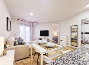 Μια τηλεόραση ή/και κέντρο ψυχαγωγίας στο Marbella centro playa by Houselogy