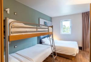 Postel nebo postele na pokoji v ubytování B&B HOTEL Limoges 1