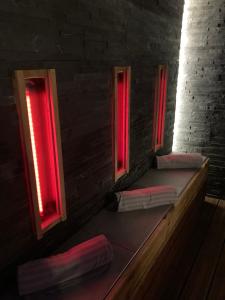 a room with three windows with red lights at Pause Thermale in Herstal