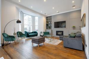 " Perfectly Splendid Triplex House in Chelsea "