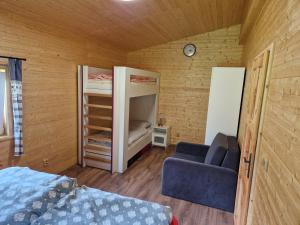 Postel nebo postele na pokoji v ubytování Chaty u lesa