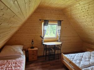 Postel nebo postele na pokoji v ubytování Chaty u lesa