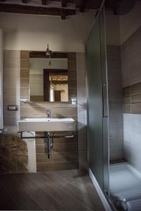 Salle de bains dans l'établissement Antico Borgo Seggiano