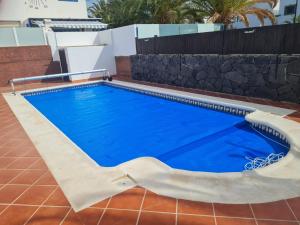 Basen w obiekcie Villa Rubicón Costa lub w pobliżu