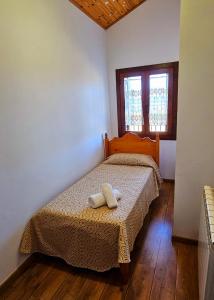 a bedroom with a bed with two towels on it at CASA COTIELLA RAÑIN in Rañín