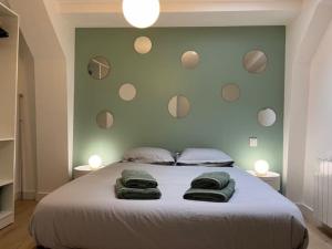 a bedroom with a large bed with mirrors on the wall at Le Bubble - Centre Ville - La Bonne Marienne in Angers