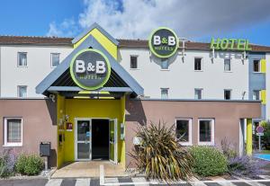 a hotel building with a bbb hotel sign on it at B&B HOTEL Caen M&eacute;morial in Caen