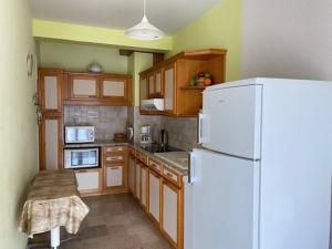 Fotografia z galérie ubytovania Charmant F2** avec Terrasse et Garage - Proche Thermes, Centre-Ville et Wifi - Amélie-les-Bains - FR-1-703-30 v destinácii Amélie-les-Bains-Palalda
