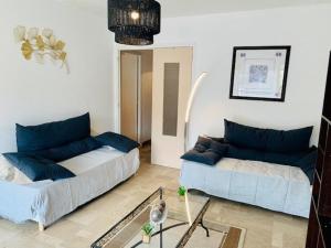 Posteľ alebo postele v izbe v ubytovaní Appartement F2 cosy avec terrasse, plein sud, à 600m des cures et 400m du centre, animaux acceptés. - FR-1-703-79 + 3 fotografie