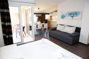 Posezení v ubytování Studio apartment in Vodice with balcony, air conditioning, WiFi 4323-3