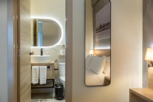 a bathroom with a sink and a mirror at Casa Adefra in Santo Domingo
