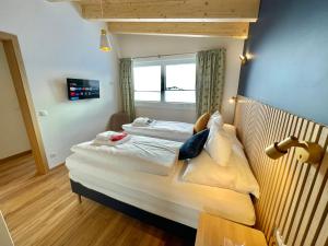 a bedroom with a large bed with a window at Apart 7 Stuben in Stuben am Arlberg