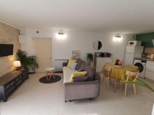 a living room with a couch and a table at Gîte en Provence ''Rose'' in Modène