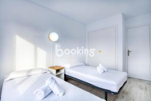 Postel nebo postele na pokoji v ubytování Vall de ribes Apartament per 4 persones amb piscina comunitària, a prop de Port d'Aro