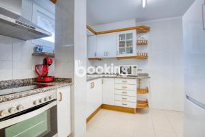 Kuchyň nebo kuchyňský kout v ubytování Vall de ribes Apartament per 4 persones amb piscina comunitària, a prop de Port d'Aro