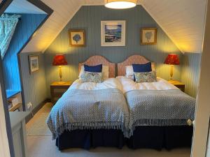 a bedroom with a large bed in a attic at Alltcreich in Craignure