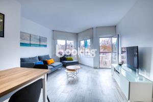 TV a/nebo společenská místnost v ubytování Vall de ribes Apartament per 4 persones amb piscina comunitària, a prop de Port d'Aro