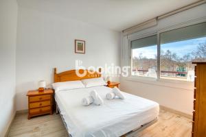 Postel nebo postele na pokoji v ubytování Vall de ribes Apartament per 4 persones amb piscina comunitària, a prop de Port d'Aro