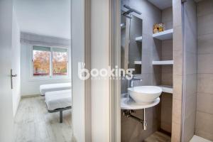 Koupelna v ubytování Vall de ribes Apartament per 4 persones amb piscina comunitària, a prop de Port d'Aro