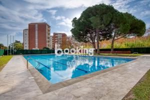 Bazén v ubytování Vall de ribes Apartament per 4 persones amb piscina comunitària, a prop de Port d'Aro nebo v jeho okolí