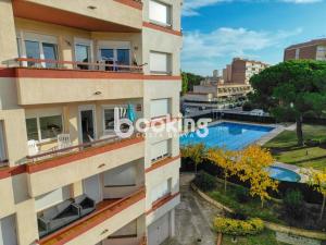 Bazén v ubytování Vall de ribes Apartament per 4 persones amb piscina comunitària, a prop de Port d'Aro nebo v jeho okolí