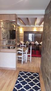 a living room with a couch and a table at Chez karim in Ifrane