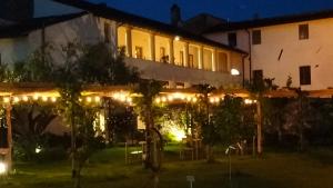 een gebouw verlicht in de nacht met lichten bij Badia Giulia Prestigious Historical B&B, Camaiore Adults only - Pets free in Camaiore