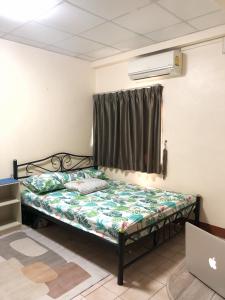 a bed sitting in a room with a window at Apartment near Train and Mall -Bangkok in Ban Khlong Samrong