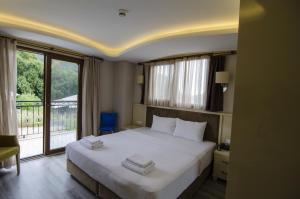 Postel nebo postele na pokoji v ubytování Funda Hotel