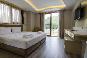 Postel nebo postele na pokoji v ubytování Funda Hotel