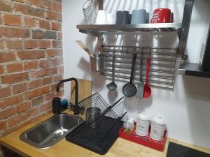 Kuchyňa alebo kuchynka v ubytovaní Studio Loft apartament 5 min od Starego Rynku, Poznań NETFLIX + 12 fotografií