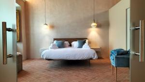 Postel nebo postele na pokoji v ubytování Badia Giulia Prestigious Historical B&B, Camaiore - Adults Only - No Pets