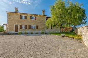 Το κτήριο όπου στεγάζεται  η βίλα