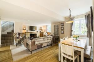 a living room with a table and a dining room at *COTSWOLDS CORNER COTTAGE* Nr Stow-on-the-Wold in Lower Swell