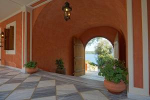 החזית או הכניסה של Villa Veneziano Suites & Villa