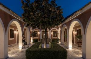 גינה חיצונית ב-Villa Veneziano Suites & Villa