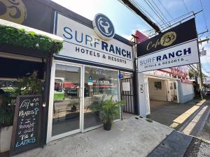 Certifikát, hodnocení, plakát nebo jiný dokument vystavený v ubytování Surf Ranch Tamarindo
