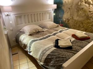 Uma cama ou camas num quarto em Gîte de charme 8 personnes centre Azay le Rideau