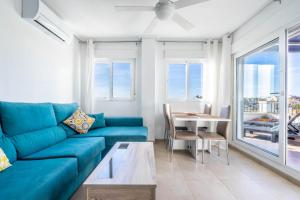 Posezení v ubytování Bright Apartment with Large Terrace - MO4223LT