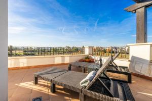 Balkón nebo terasa v ubytování Bright Apartment with Large Terrace - MO4223LT