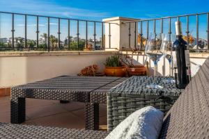 Balkón nebo terasa v ubytování Bright Apartment with Large Terrace - MO4223LT