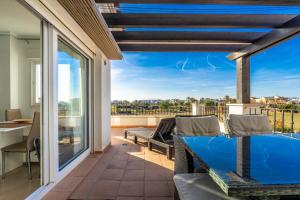 Balkón nebo terasa v ubytování Bright Apartment with Large Terrace - MO4223LT
