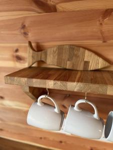 a wooden shelf with two white computer speakers at Lakeside Fishing Retreats in Boston