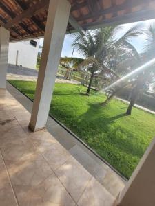 a view of a lawn with a palm tree at Casa ponta do sol in Capitólio