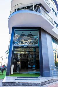 マプトにあるWL Hotel Maputo City Center Mozambique Collectionのホテル丸田店前