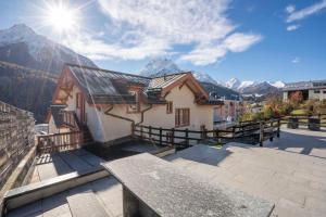 a building with a view of a mountain at Villa Hartenfels 2 in Scuol