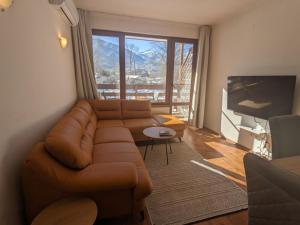Μια τηλεόραση ή/και κέντρο ψυχαγωγίας στο Sapphire Mountain 1