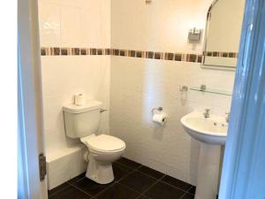 Koupelna v ubytování Spacious 2 bedroom apartment in Killarney