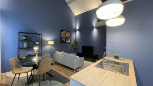 a kitchen and living room with a couch and a table at MyTrip Porto in Matosinhos