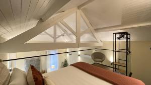 a bedroom with a bed and a chair in a room at MyTrip Porto in Matosinhos